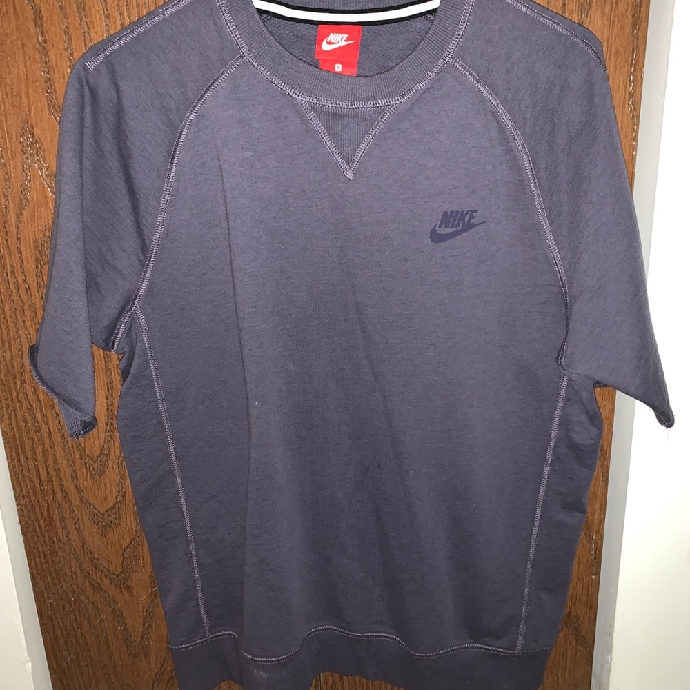 nike short sleeve sweatshirt